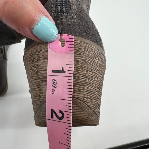 Earth Origins gray Suede Booties Perforated Ruching brandished toe back zip sz 7 - Picture 10 of 10